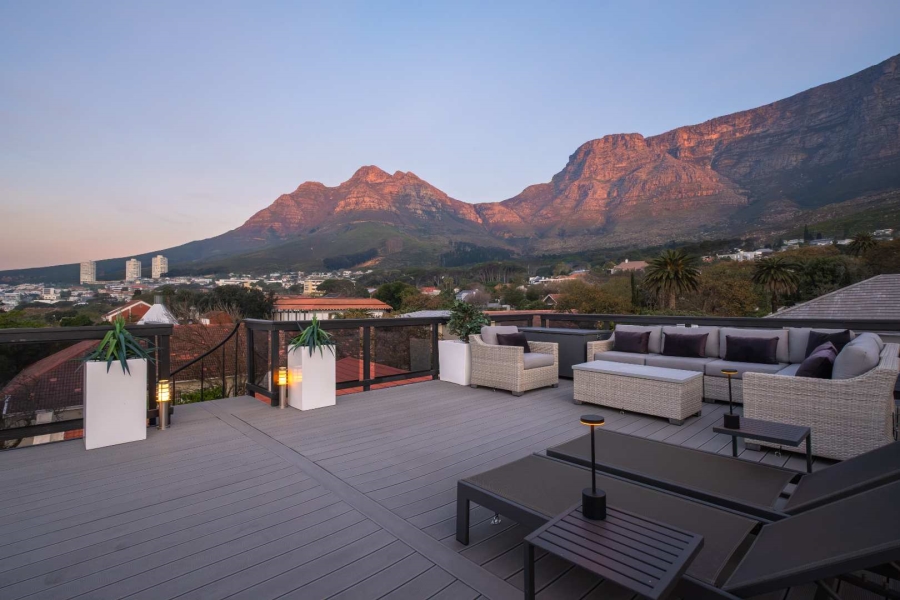 7 Bedroom Property for Sale in Oranjezicht Western Cape